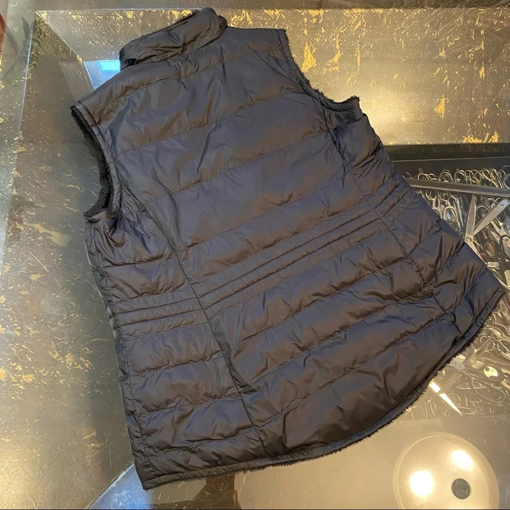 Black Vest Quilted Faux Fur Lined Size L - Picture 2 of 4